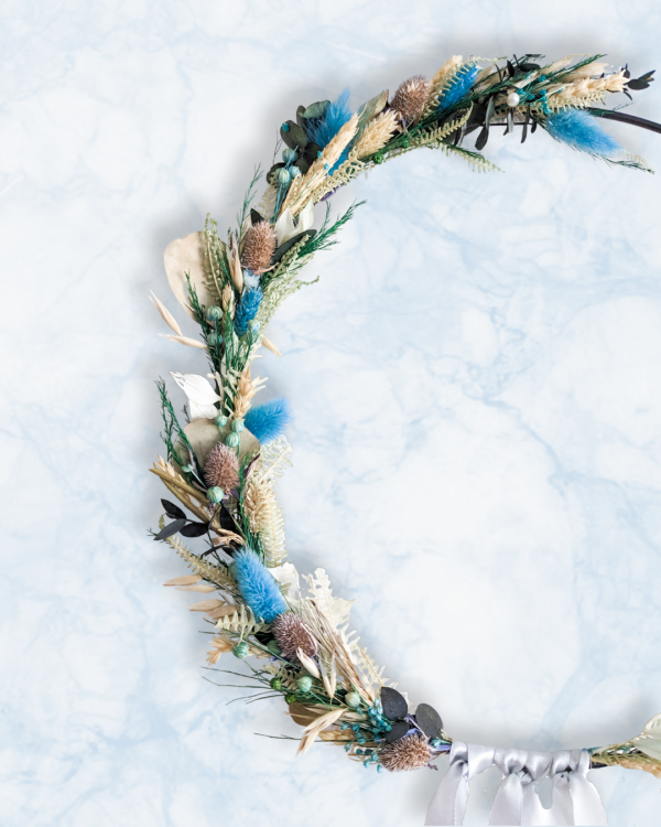 Couronne murale de fleurs séchées, couleur bleue, taille L